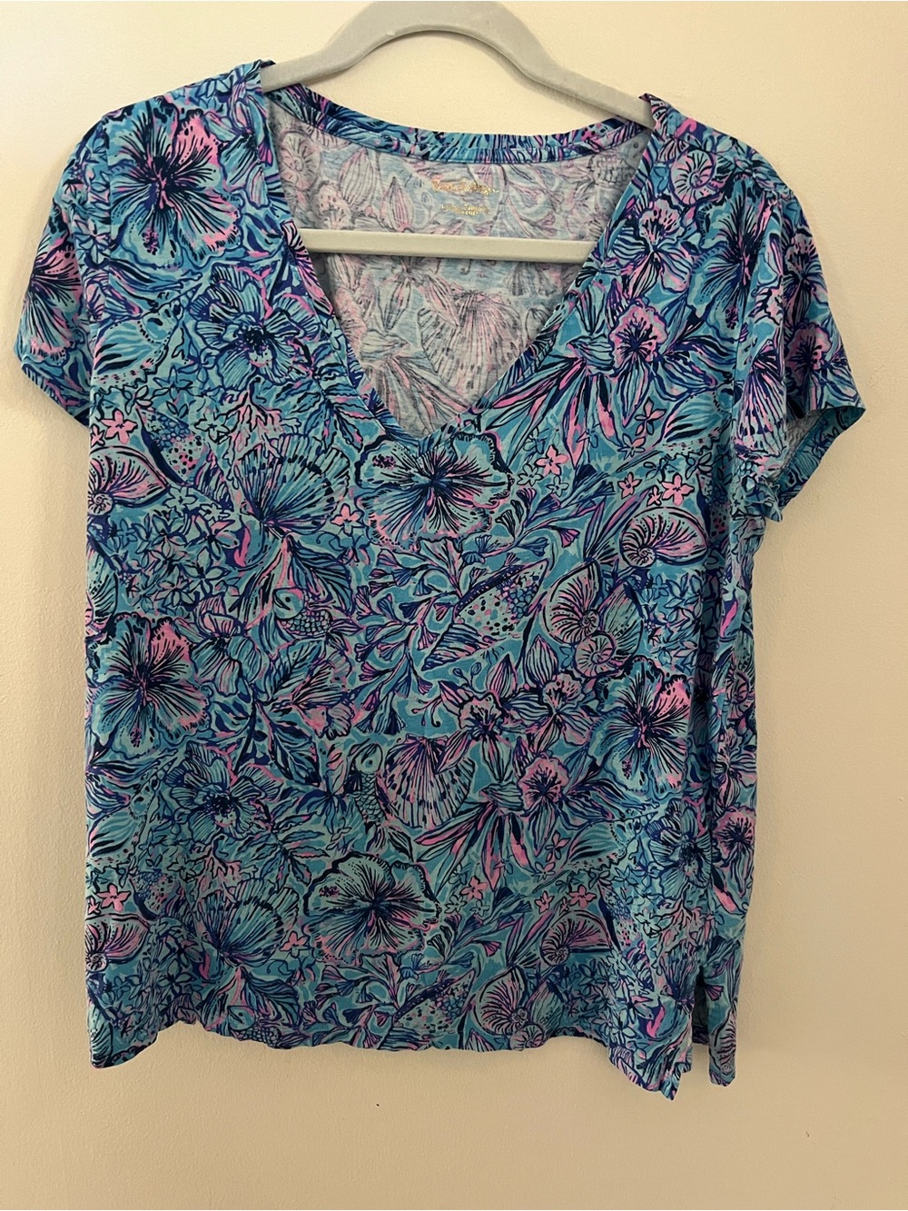 Lilly Pulitzer Floral V‑Neck Short Sleeve Tee in Blue and Pink